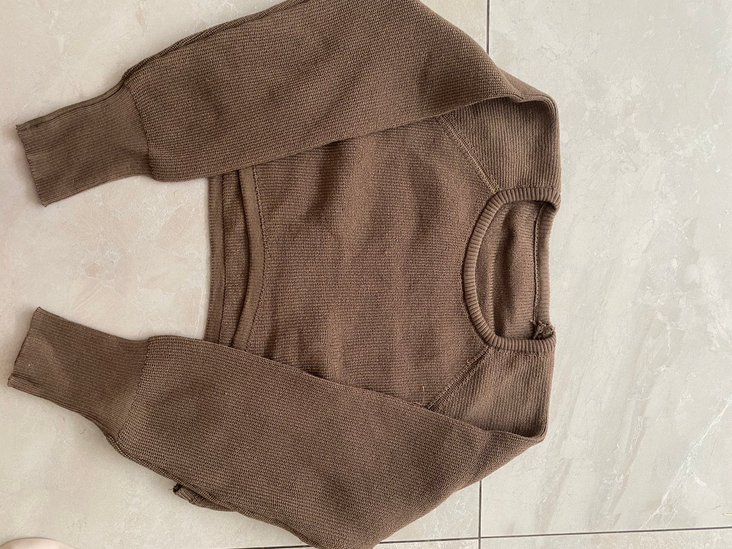 Long sleeve knitted crop top (khaki)