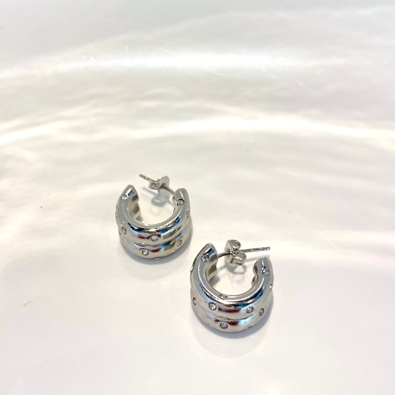 L.L CALLIE SILVER DIAMOND HUGGIES HOOP EARRINGS