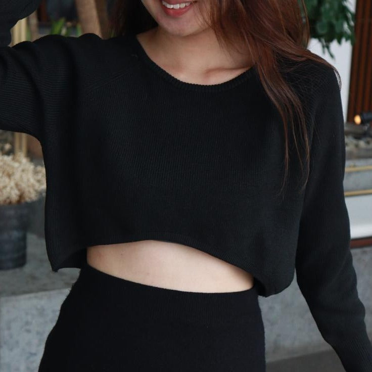 ESTHER BASIC KNIT CROP TOP (BLACK)